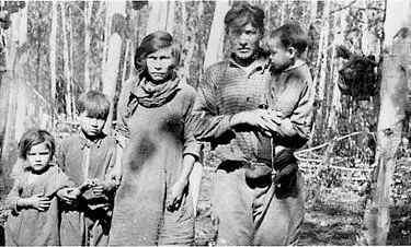 Рис 15 Это обычная семья лесных индейцев Северной Канады представляет собой - фото 16