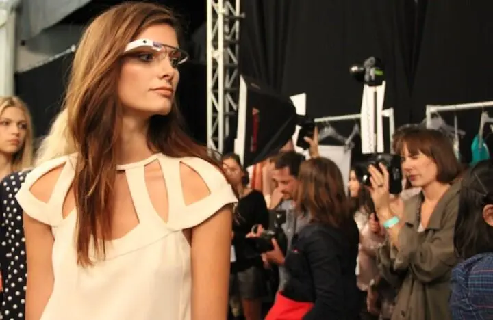 7 Google Glass не украшает лицо В Google отчаянно стараются показать нам что - фото 32