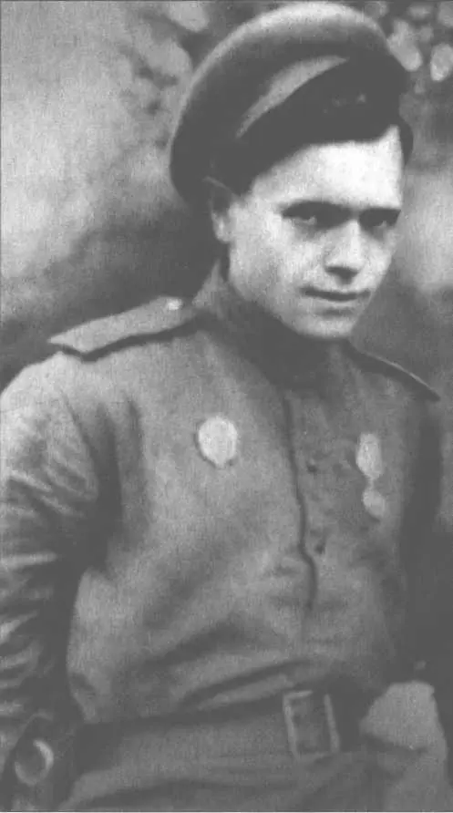 Папа молод И мать молода 1927 Дом на Александровской площади в Москве - фото 1