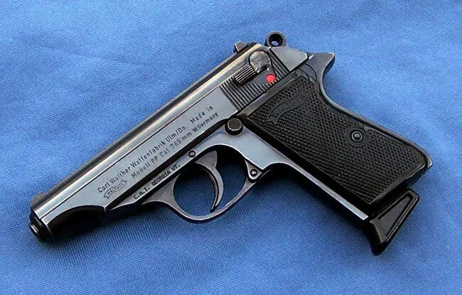 Это таким Walther PPK Джеймс Бонд истреблял СПЕКТРовцев Супостат кстати - фото 27