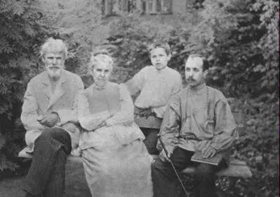 Семья Ходасевичей Фелициан Иванович и Софья Яковлевна с сыновьями Владиславом - фото 2