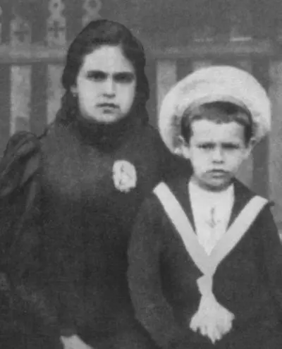 Владислав с сестрой Евгенией 1890е гг Владислав Ходасевичгимназист - фото 5