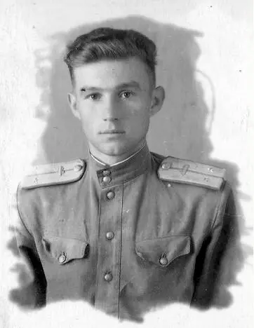 Лейтенант Рудольф Белянкин 1947 г После возвращения в Кировабад начались - фото 19