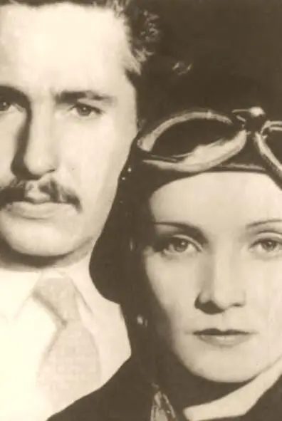 С Джозефом фон Штернбергом Съемки фильма Обесчещенная 1931 г В кругу - фото 7