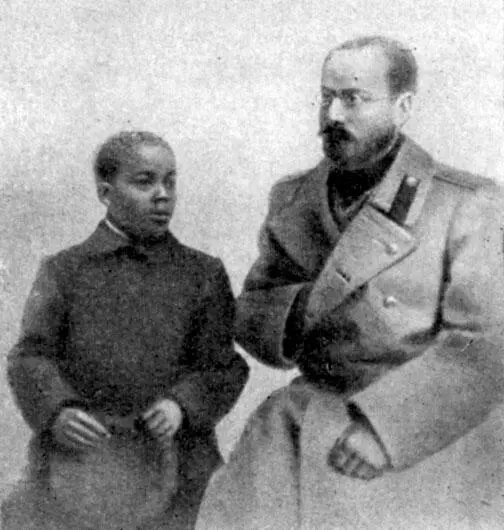 А К Булатович перед поступлением в монашество со своим воспитанником Васькой - фото 15