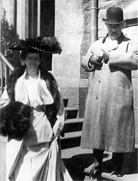 Марк Твен с женой Оливией 1901 г 70летие Марка Твена 1905 г Марк - фото 49