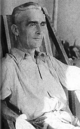 Дядя Хенио Каир 1945 г Михал Бейрут 1947 г Анушка справа и - фото 34