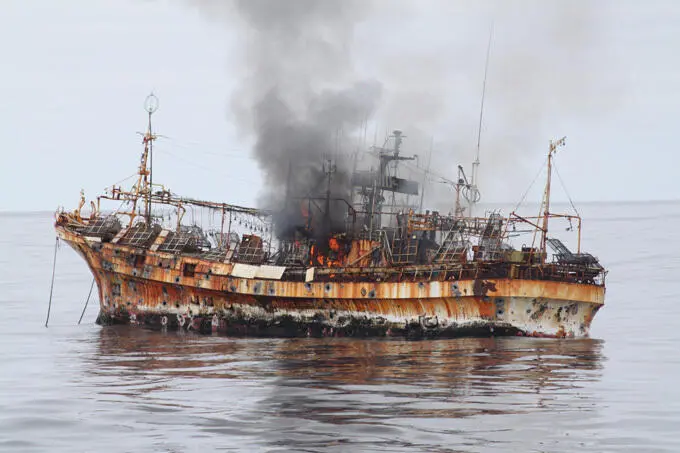 Японский траулер RyouUnMaru Удача рыбака после расстрела - фото 8