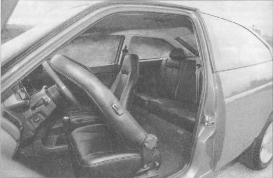 С такой широкой дверью доступ на заднее сиденье проблем не составляет Ока - фото 785