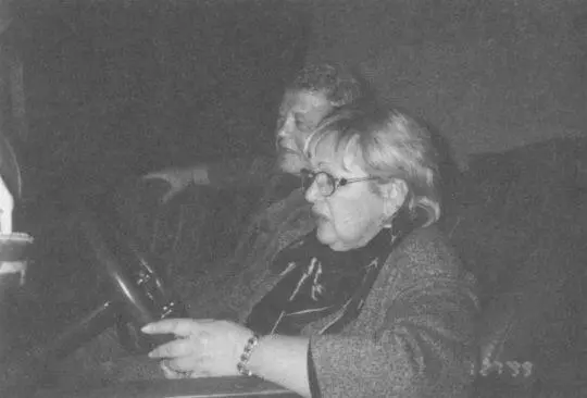 27 января 1999 года Главный режиссёр театра Современник Г Волчек принимает - фото 836