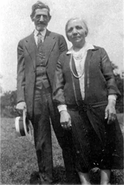 Мой дед Самуил Вакс и его жена НьюЙорк 1930 г Отец Тюремная фотография - фото 2