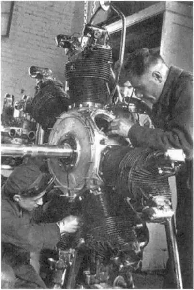 На авиационном заводе Конец 1940х гг Красногорск 1950е гг К этому - фото 33