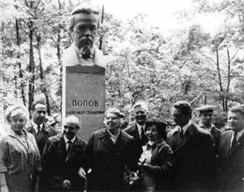 Открытие памятника Попову на Волковом кладбище в Петербурге В центре - фото 28