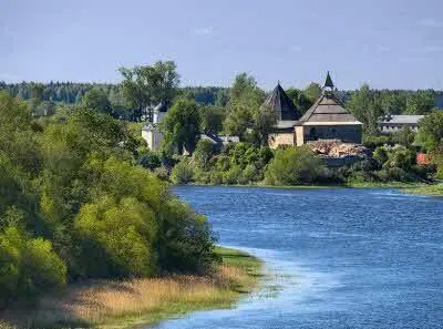 Старая Ладога Аскольд говорил а Рюрик слушал его стоя рядом на палубе И - фото 26