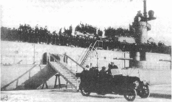 После митинга на линкоре Полтава Кронштадт март 1917 г Временное - фото 34