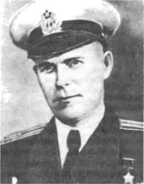 И Л Кузнецов Фото 1951 г Я шел от орудия к орудию перебрасывался - фото 19