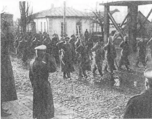 Церемониальный марш Георгиевских кавалеров Деникин в первом ряду второй слева - фото 17