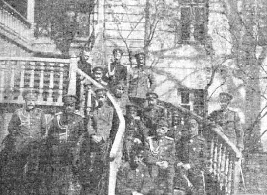 Во время съезда главнокомандующих весна 1917 г Генералы Деникин Ханжин - фото 18
