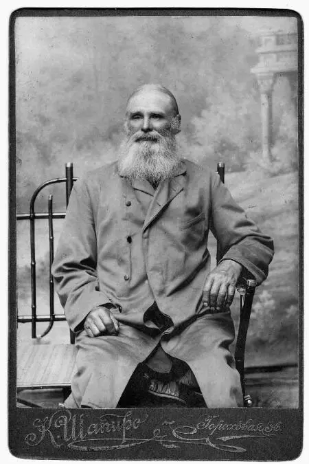 Мой прадед Василий Начало XX века Дедушка 1938 год Бабушка с мамой 1912 - фото 2