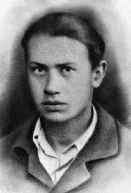 Незадолго до ареста Слева Мои детские рисунки Зд - фото 9