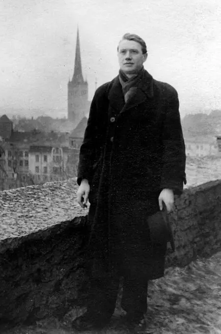 Это я Примерно 1957 год 1960 год Мы с Наташей 1964 год Мои сын - фото 20