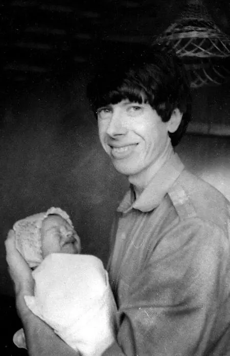 Мои сын и внук оба Андрюшки 1988 год Справа Мы с Наташей на митинге - фото 23