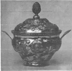 46 Миска серебряная отделанная фактурными чеканами Москва 1780 г После - фото 49