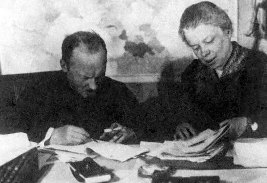 C М И Ульяновой в редакции газеты Правда Середина 1920 годов Здание - фото 25