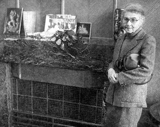 В кабинете главного редактора Известий бывшем кабинете Н И Бухарина Фото - фото 67