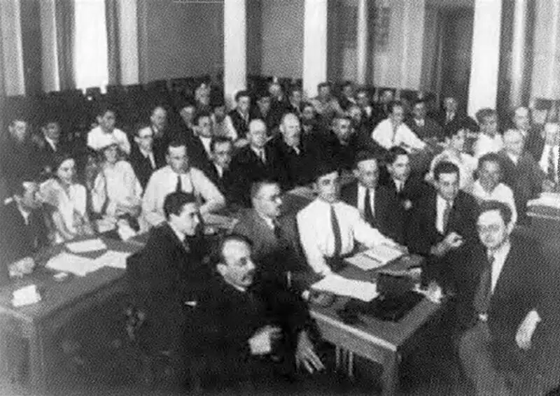 Харьковская конференция по квантовой механике Среди участников Йордан - фото 12