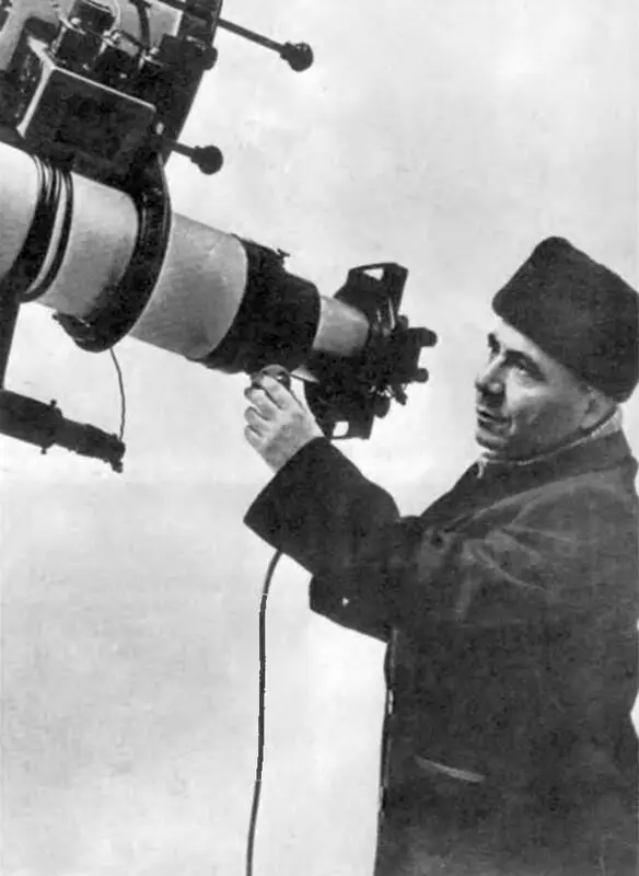 Взгляд в небо 1950е гг Виктор Амазаспович Амбарцумян 1960е гг Иосиф - фото 36