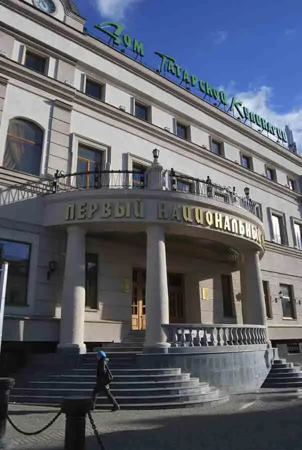 Сегодня на месте башни Аталыка стоит трехэтажное здание На его крыше написано - фото 68