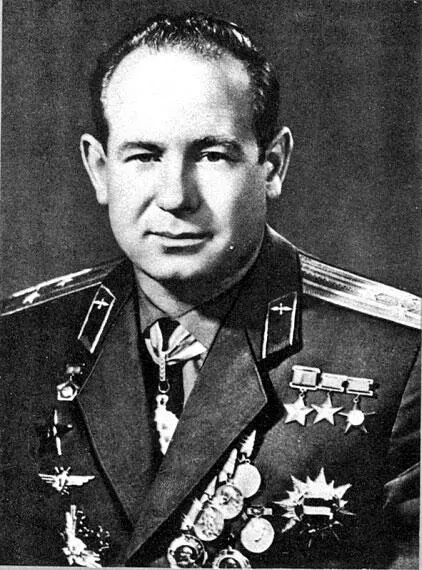 Летчиккосмонавт АА Леонов В 9 часов прибыл Королев с Алексеем Леоновым - фото 84