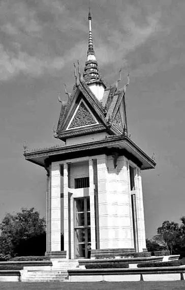 Мемориал жертвам диктатуры красных кхмеров В 1969 г авиация Соединенных - фото 91