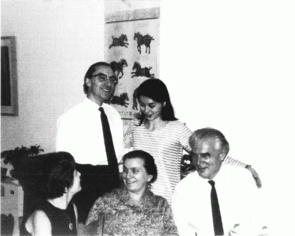 Сидят Татьяна Раннит Наталья Белинкова Алексис Раннит Стоят Аркадий - фото 28