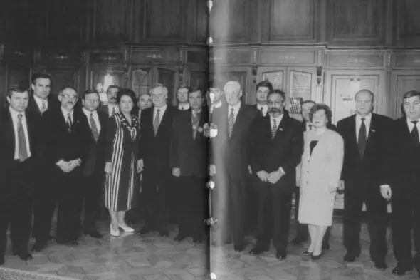Впервые Борис Ельцин посетил Госдуму в ноябре 1997 года чтобы поздравить ее - фото 13