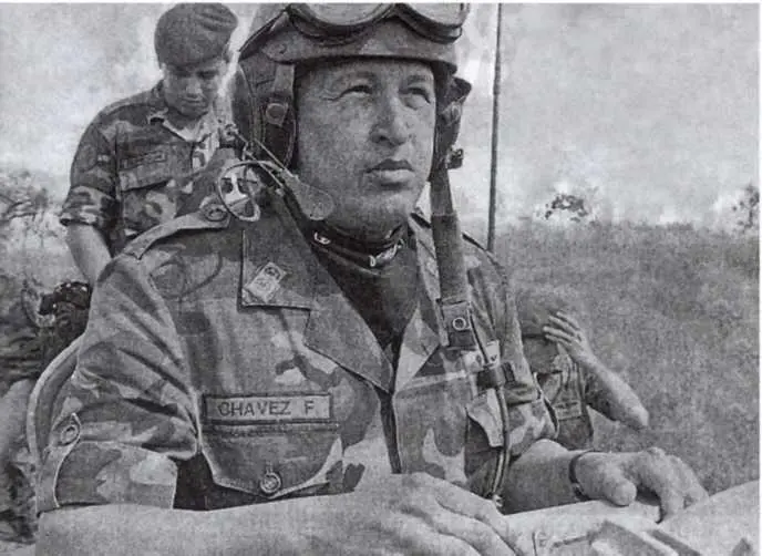 Одна из военных специальностей Чавеса танкист Изображения Чавеса ходовой - фото 30