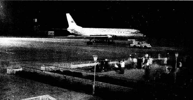 Один из последних Ту104 бортовой номер СССР42507 в аэропорту Бургас - фото 141