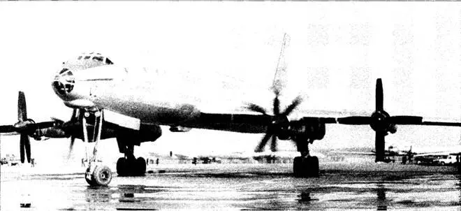 Опытный образец Ту114 CCCPJI5611 на Внуковском аэродроме 1959 год Из - фото 150