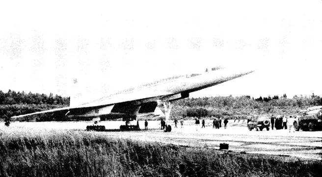 Таинственный самолет 101 Самолет Ту144Д на аэродроме в Кипелово перед - фото 191