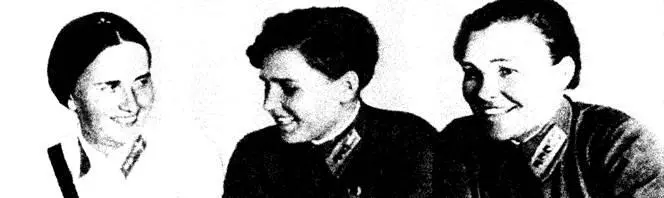 Экипаж Родины Слева направо Марина Раскова Валентина Гризодубова и Полина - фото 93