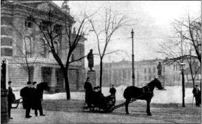 Г Ибсен перед зданием театра в Христиании В 1857 году Ибсена приглашают - фото 51