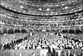 Зрительный зал театра Метрополитенопера В 1918 году был впервые исполнен - фото 59