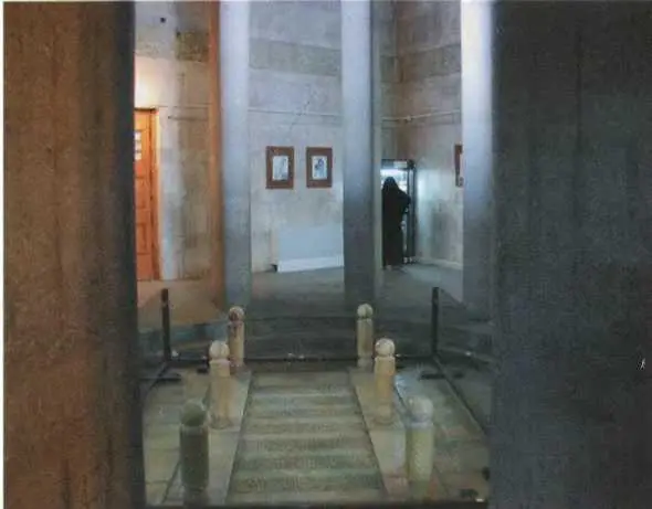 Могила Ибн Сины в Хамадане В одном из задов мемориала Ибн Сины Время и место - фото 42