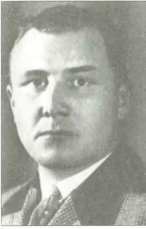 Мартин Борман в 1923 г Адольф Гитлер Адольф Гитлер и Гели Раубаль - фото 2