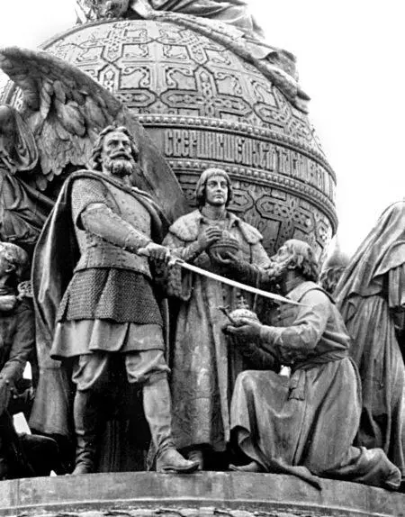 Фрагмент памятника Тысячелетию России в Новгороде Великом Классический пример - фото 24