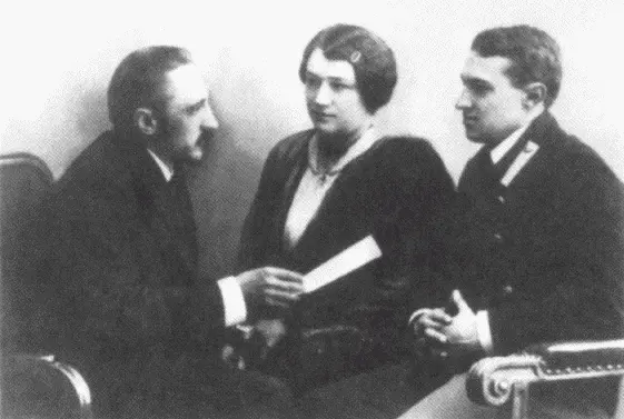 Иван Сергеевич Ольга Александровна Сергей Шмелевы 1915 г Портрет И С - фото 9