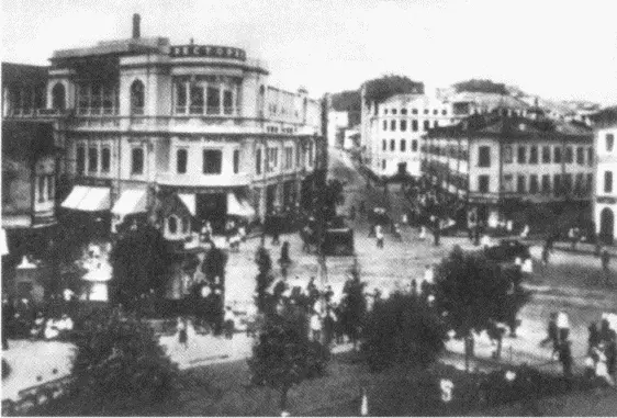 Арбатская площадь в 1920е гг Слева ресторан описанный в Человеке из - фото 11