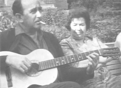 1960е годы И городе Несебр Болгария с Маргаритой Тереховой слева и - фото 6