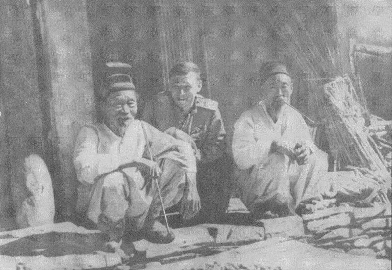 А Гитович в корейской деревне 1947 Гитович пришел на землю Кореи вместе с - фото 12